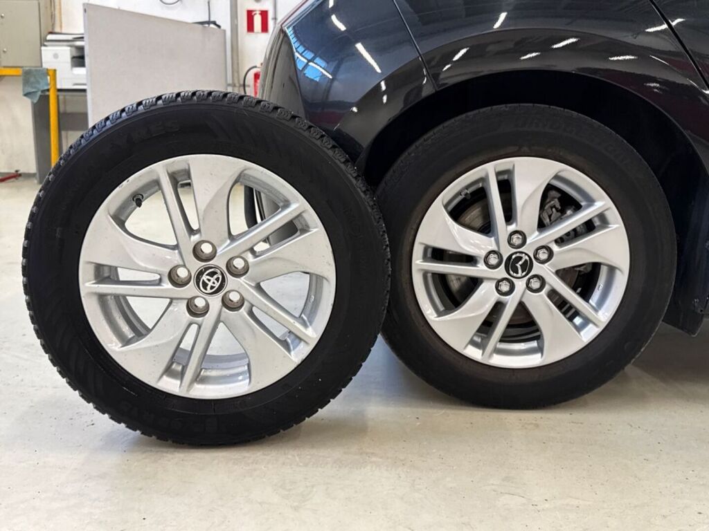 Mazda 2 2022 Musta