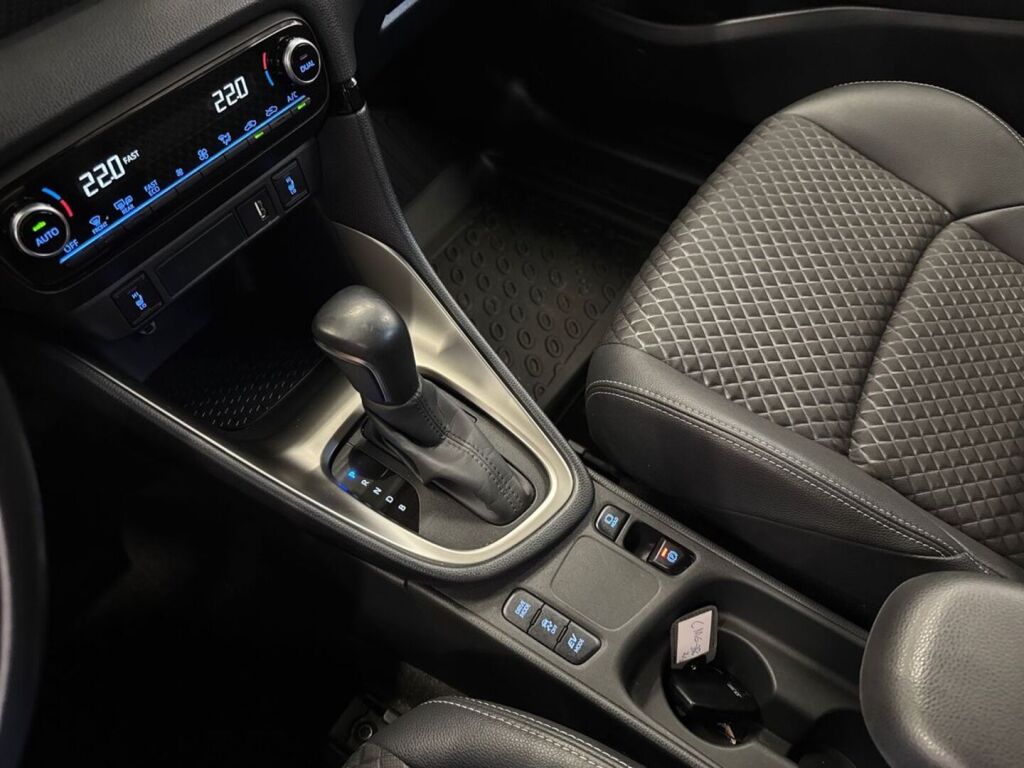 Mazda 2 2022 Musta