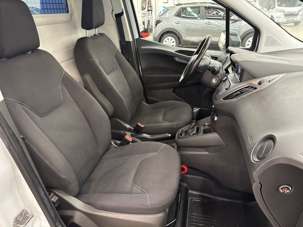 Ford Transit Courier 2019 Valkoinen