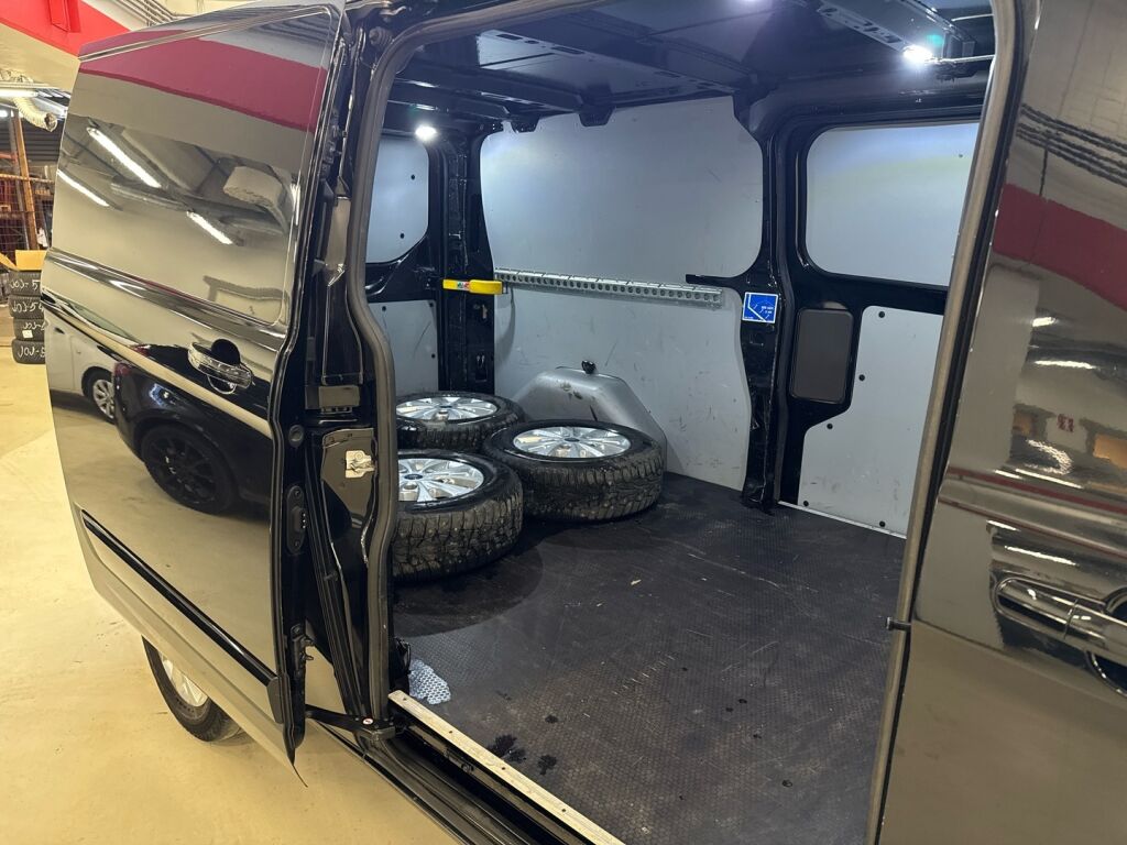 Ford Transit Custom 2019 Musta