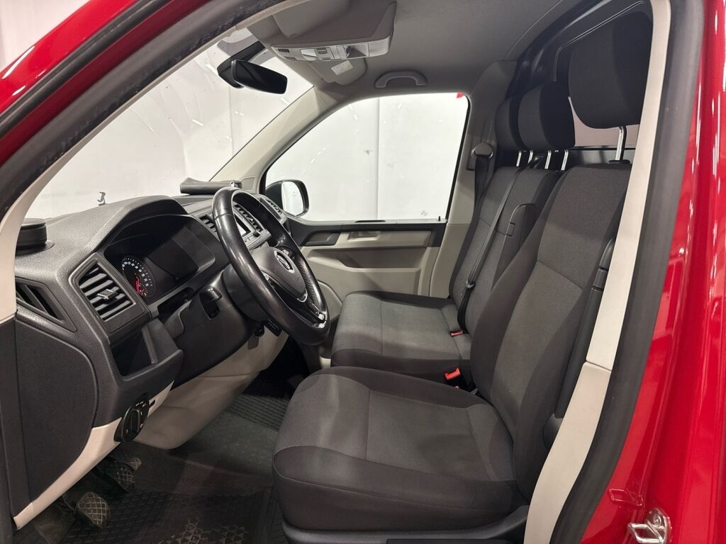 Volkswagen Transporter 2019 Punainen