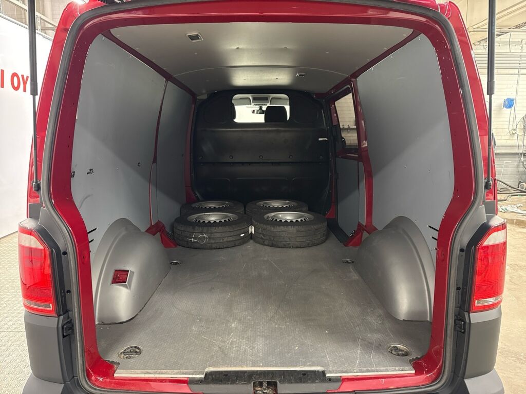 Volkswagen Transporter 2019 Punainen