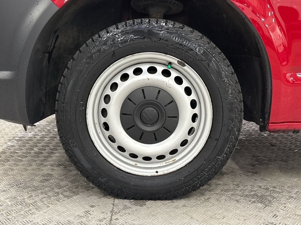 Volkswagen Transporter 2019 Punainen