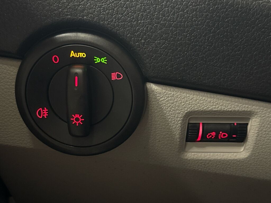 Volkswagen Transporter 2019 Punainen