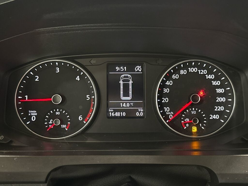 Volkswagen Transporter 2019 Punainen