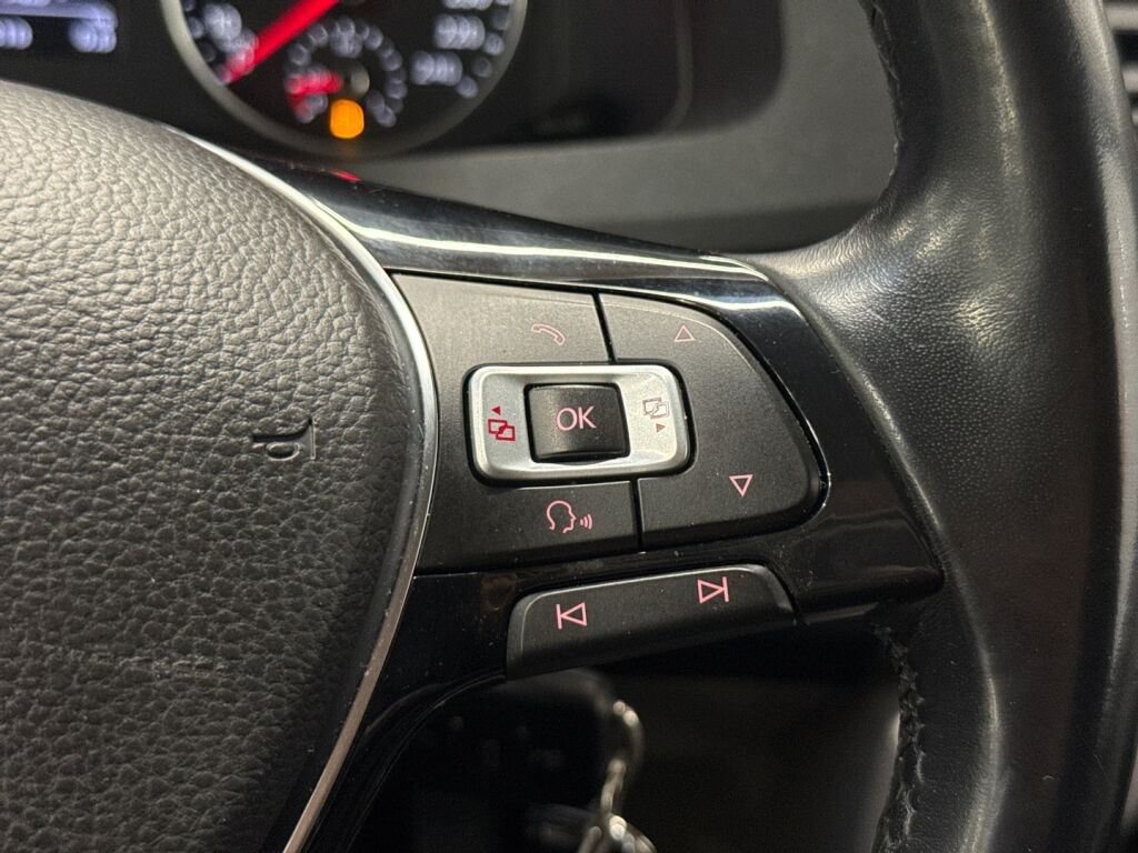 Volkswagen Transporter 2019 Punainen