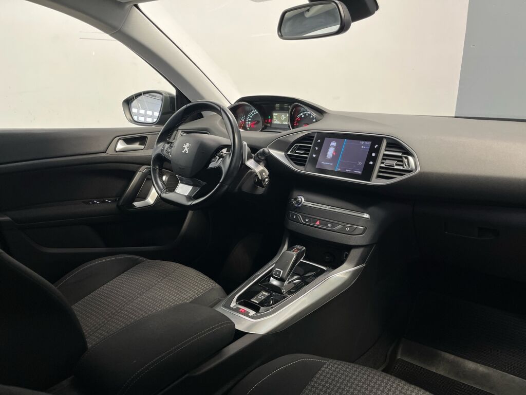 Peugeot 308 2019 Musta