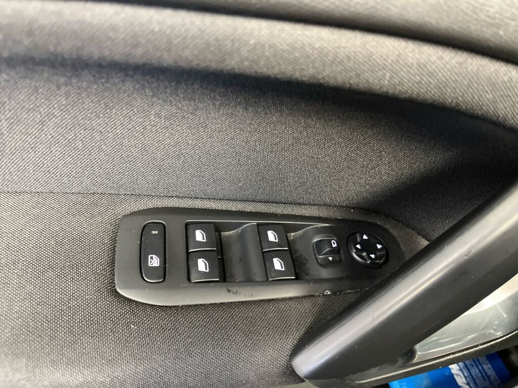 Peugeot 308 2019 Musta