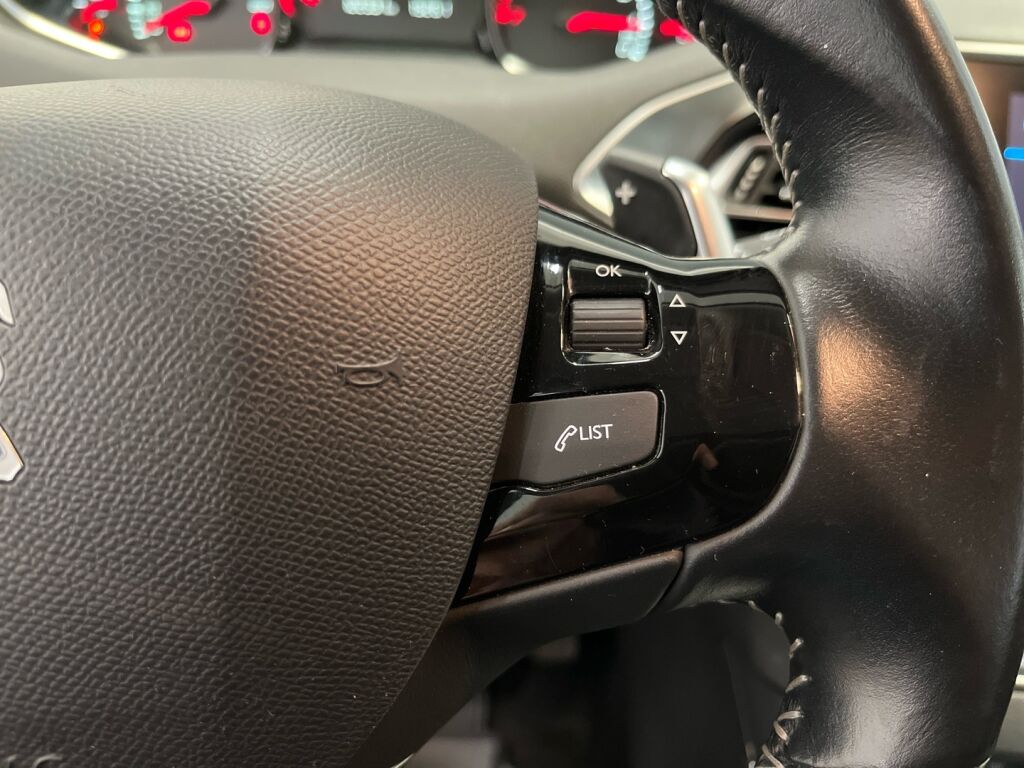 Peugeot 308 2019 Musta