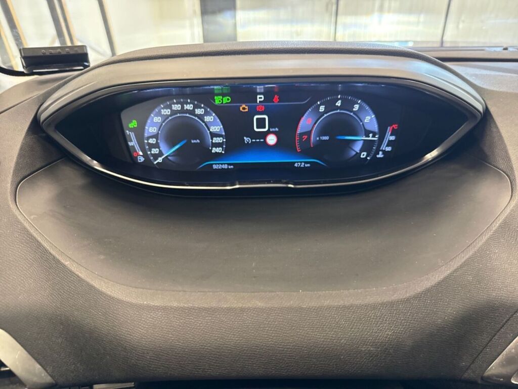 Peugeot 3008 2019 Musta