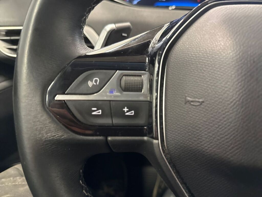 Peugeot 3008 2019 Musta