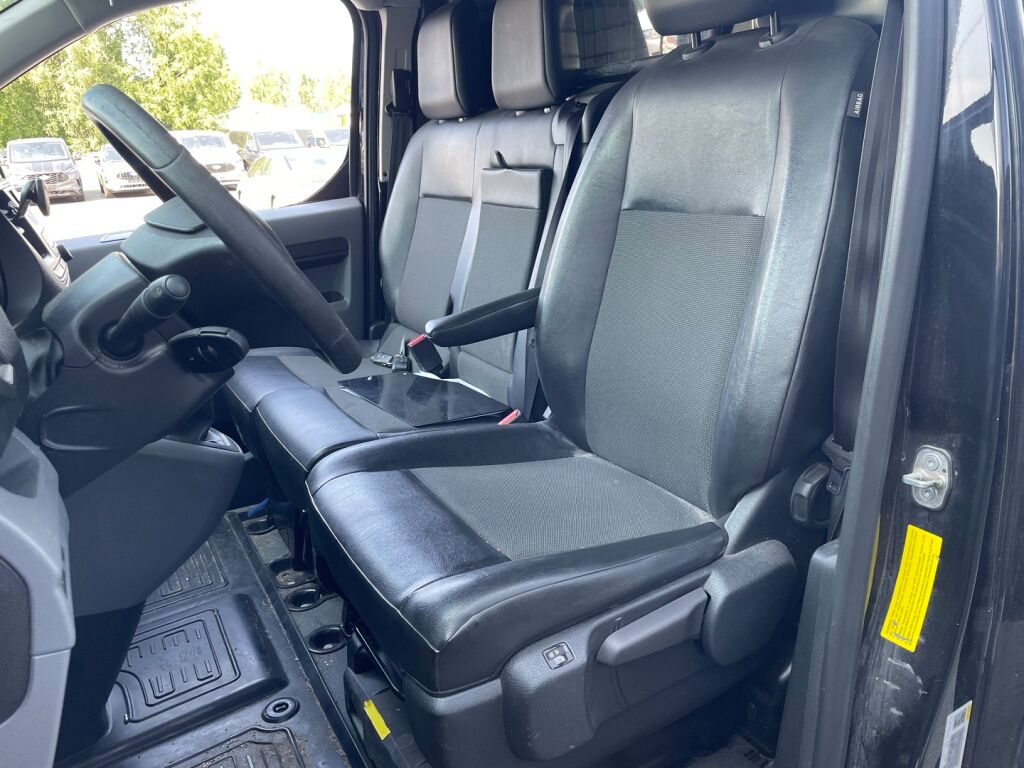 Toyota Proace 2019 Musta