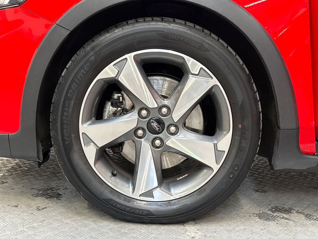 Ford Focus 2019 Punainen