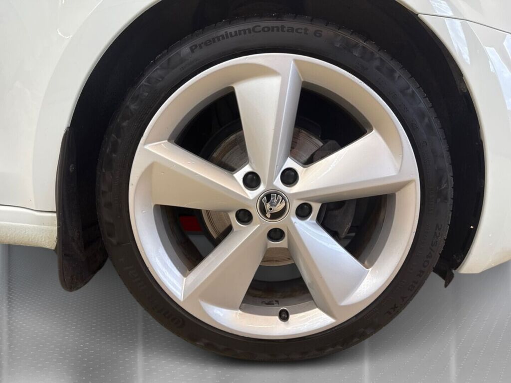 Skoda Octavia 2019 Valkoinen
