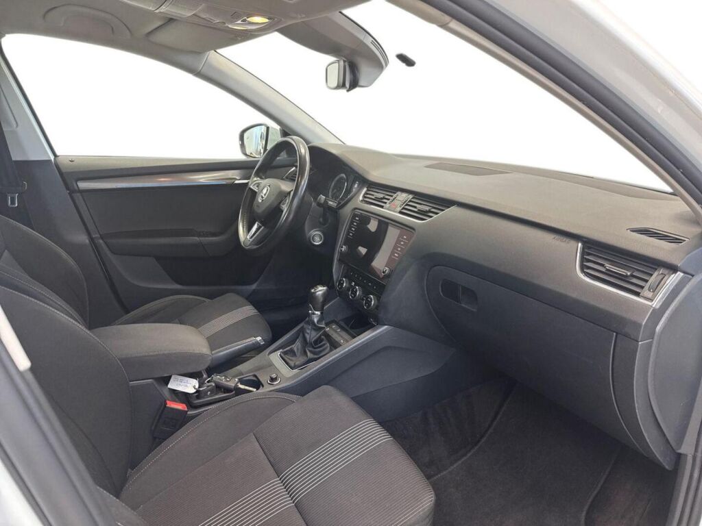 Skoda Octavia 2019 Valkoinen