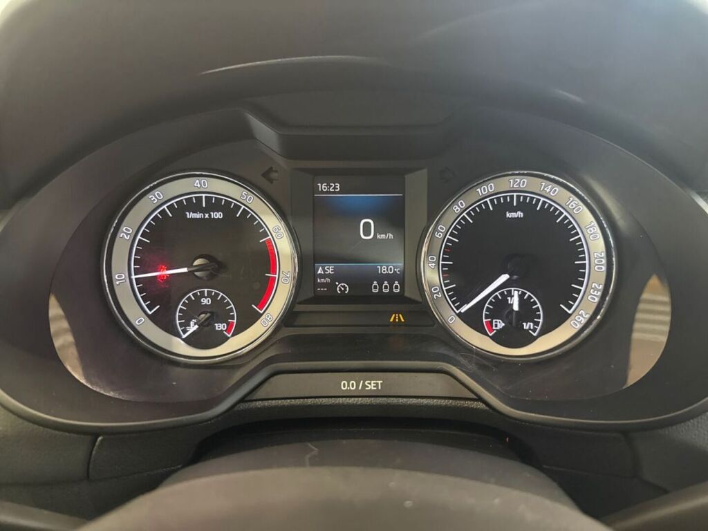 Skoda Octavia 2019 Valkoinen