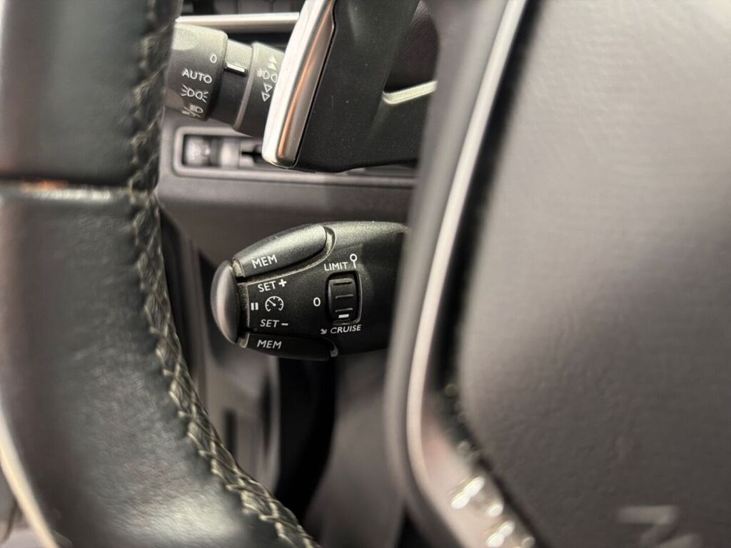 Peugeot 3008 2019 Musta