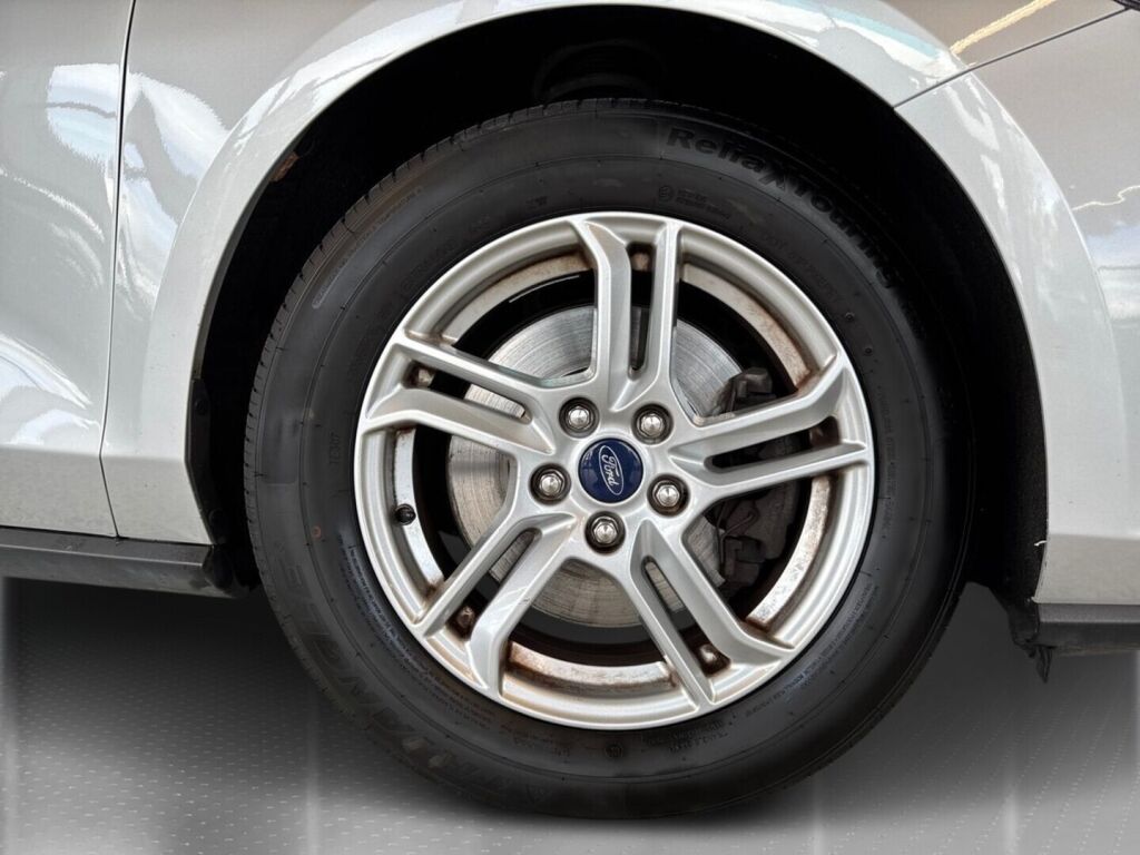 Ford Focus 2019 Metallinhohto Harmaa