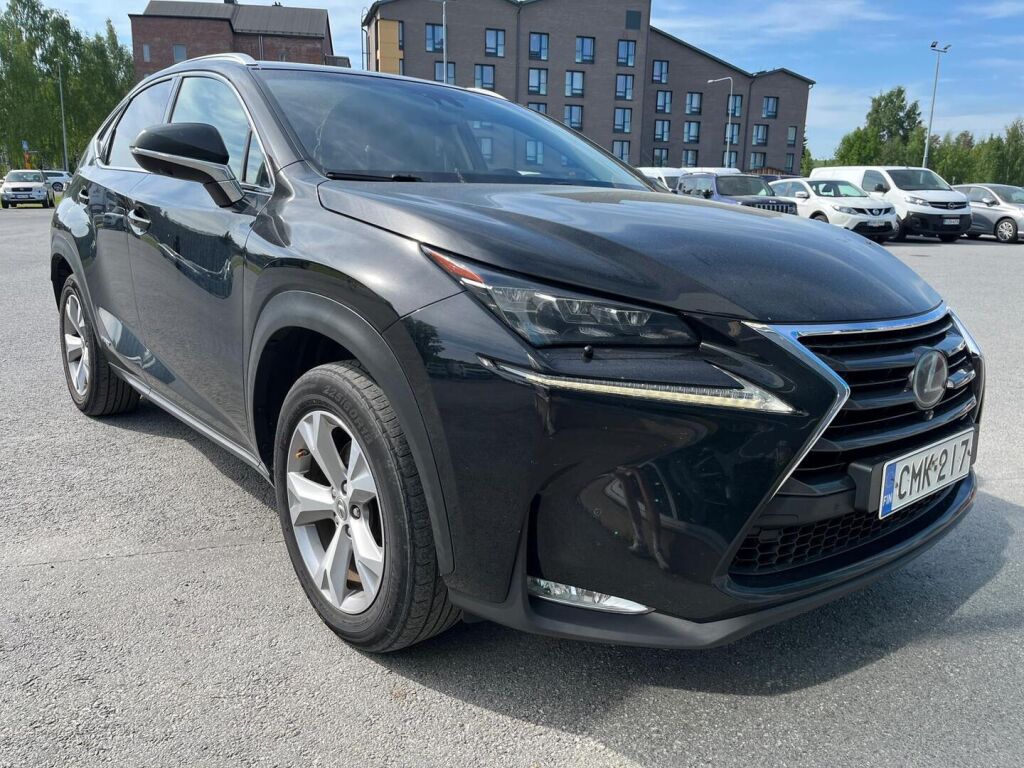 Lexus NX 2015 Musta