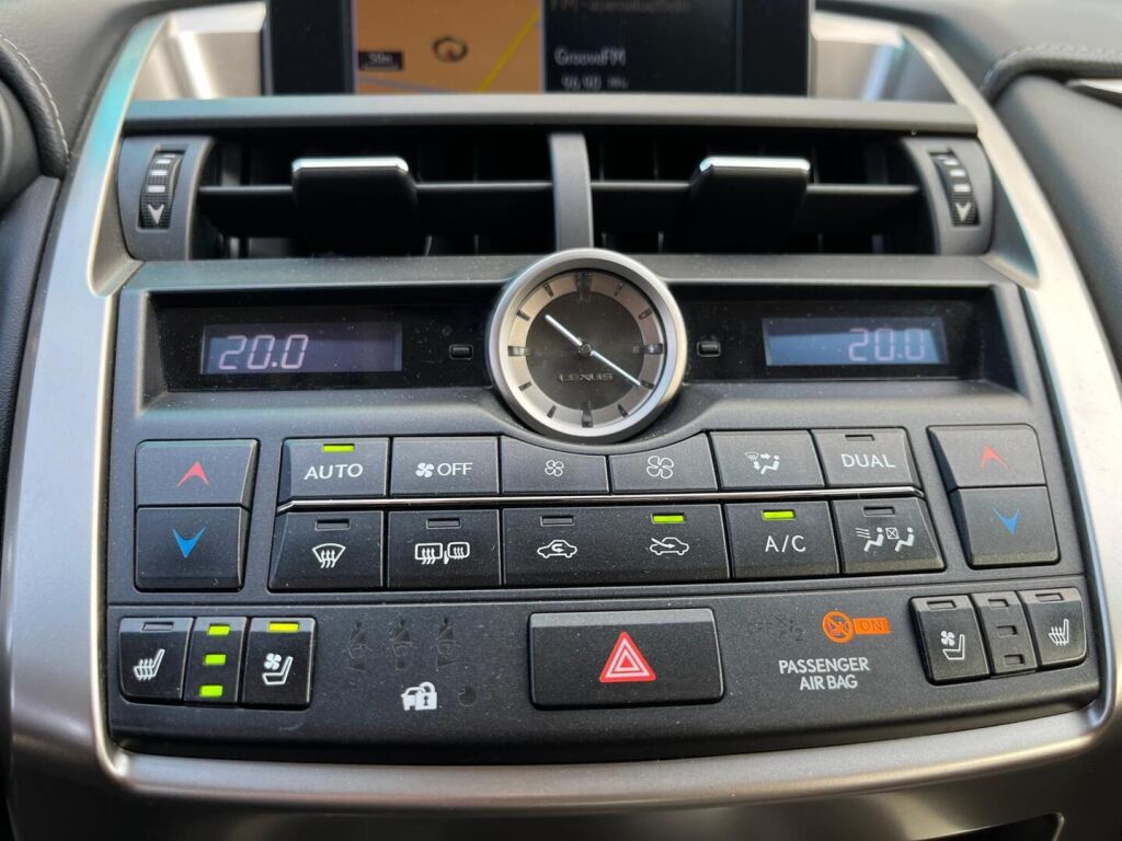 Lexus NX 2015 Musta