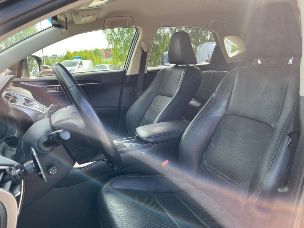 Lexus NX 2015 Musta