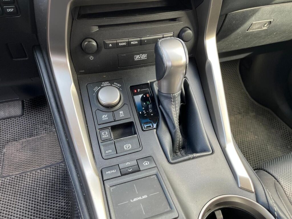 Lexus NX 2015 Musta