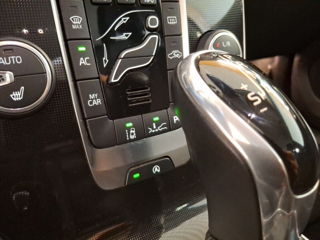 Volvo V40 2017 Sininen