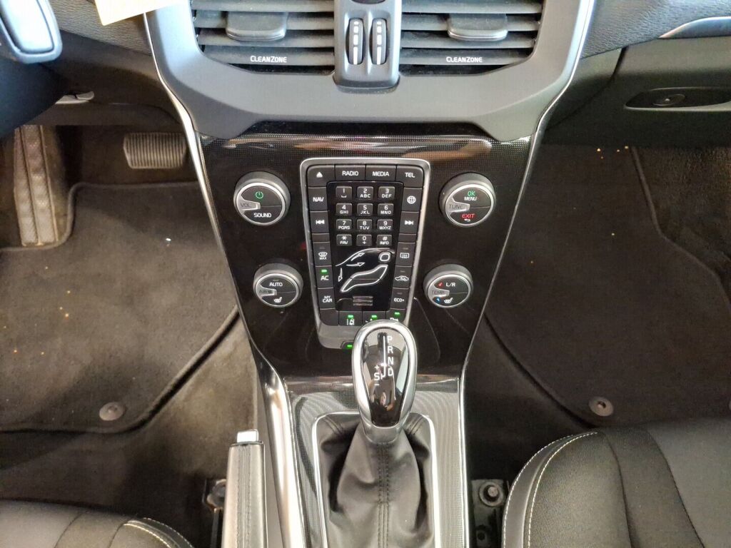 Volvo V40 2017 Sininen