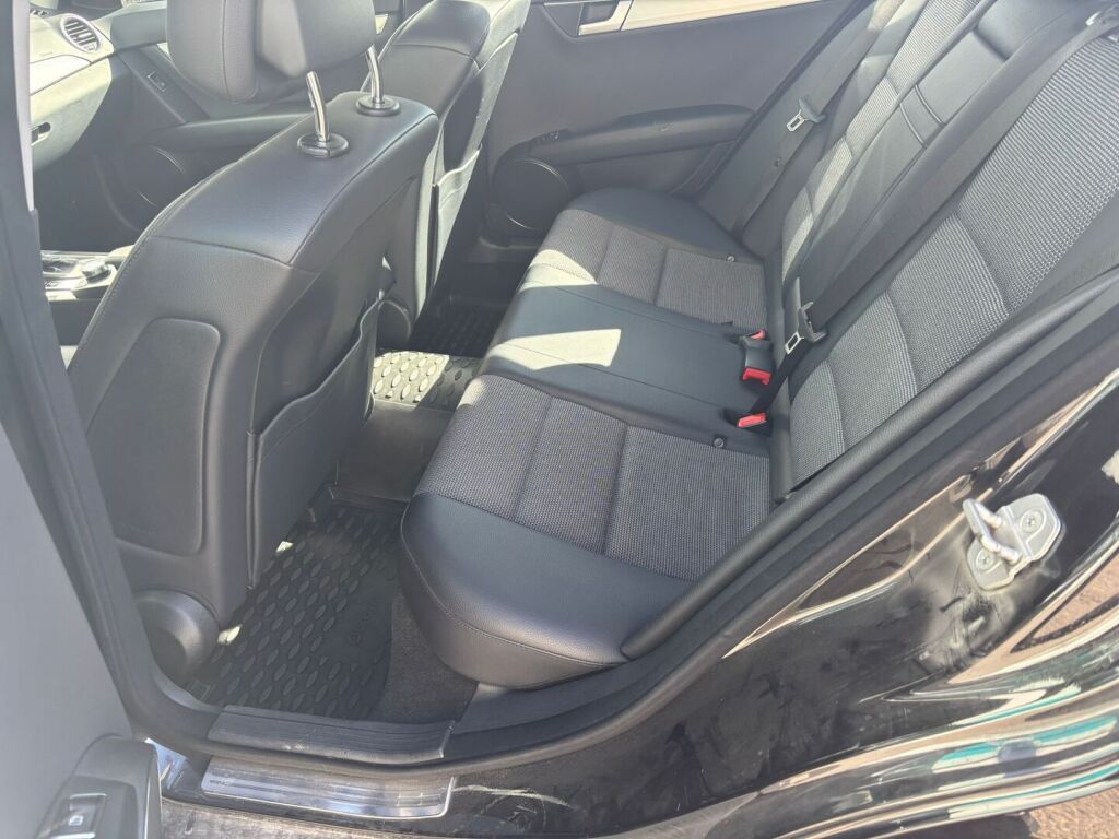 Mercedes-Benz C 2012 Musta