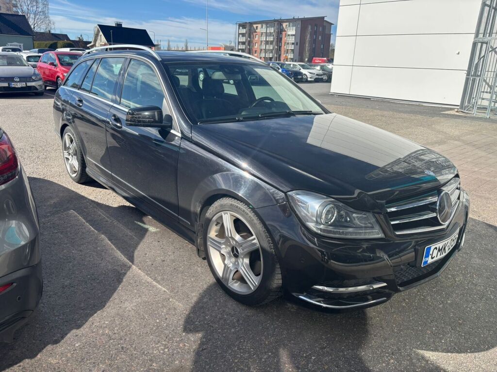 Mercedes-Benz C 2012 Musta
