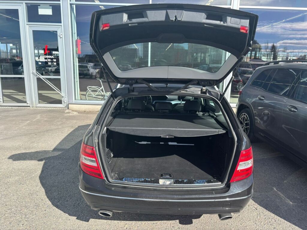 Mercedes-Benz C 2012 Musta