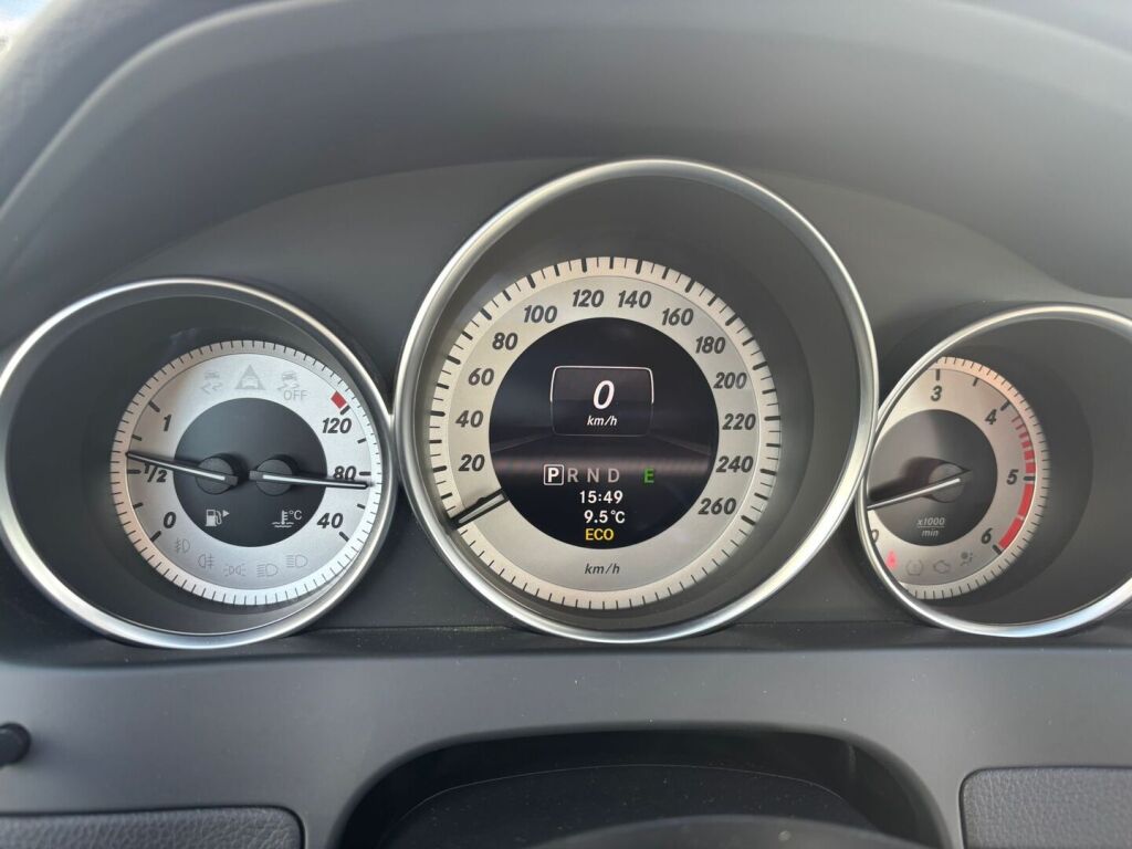 Mercedes-Benz C 2012 Musta