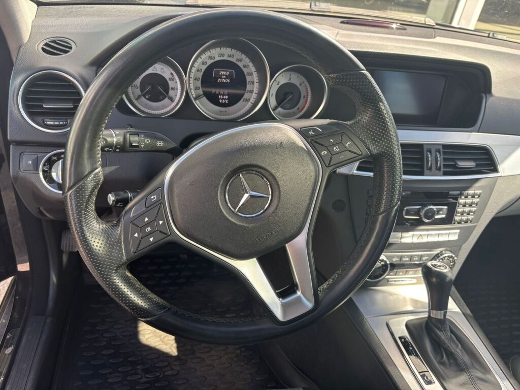 Mercedes-Benz C 2012 Musta