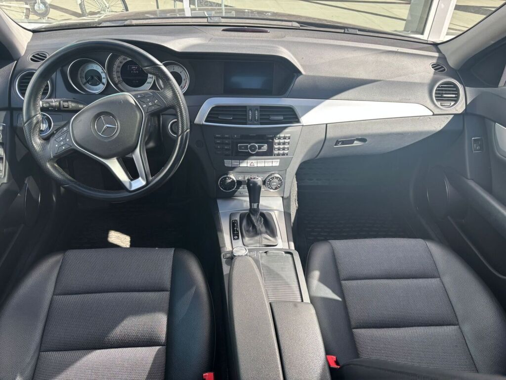 Mercedes-Benz C 2012 Musta