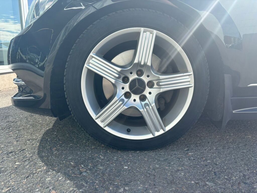 Mercedes-Benz C 2012 Musta