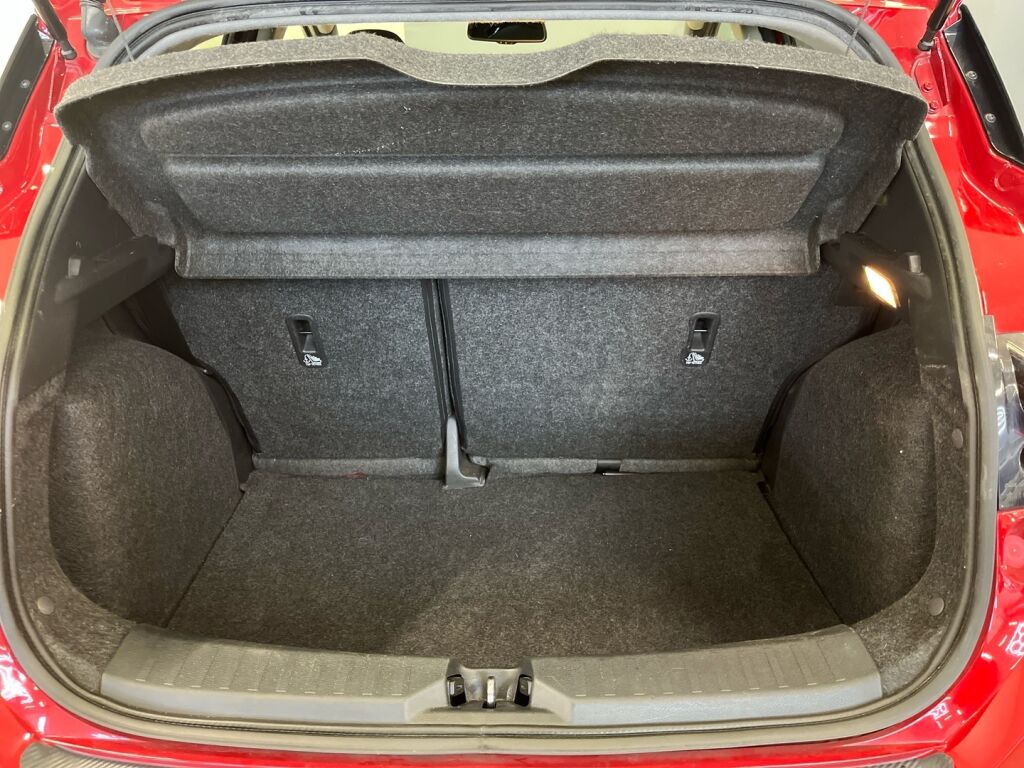 Nissan Micra 2019 Punainen