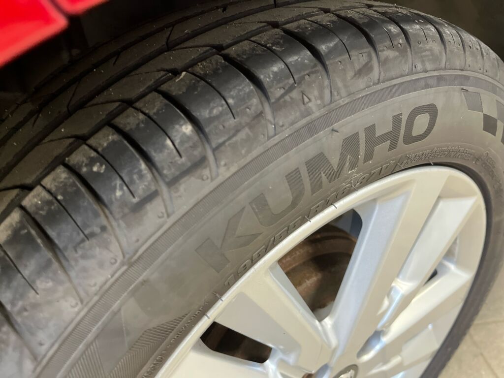 Nissan Micra 2019 Punainen