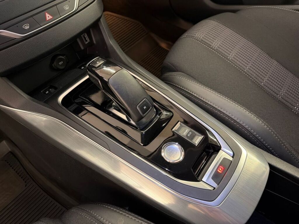 Peugeot 308 2019 Valkoinen