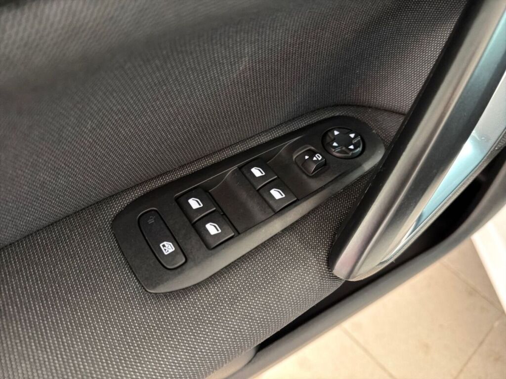 Peugeot 308 2019 Valkoinen