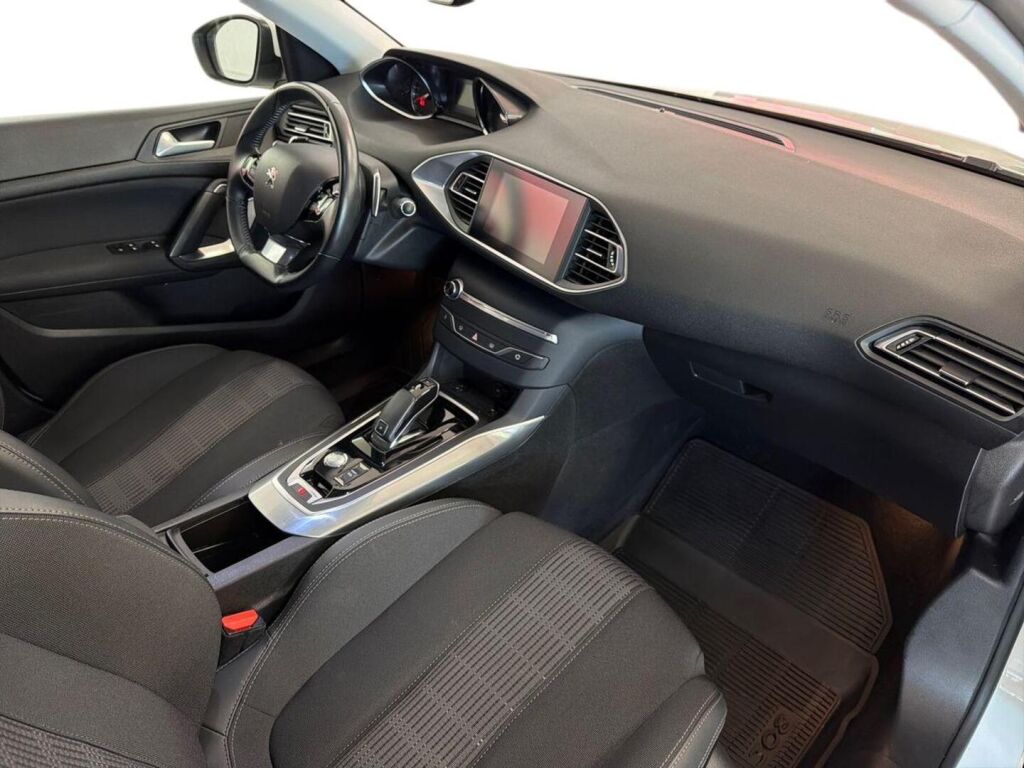 Peugeot 308 2019 Valkoinen