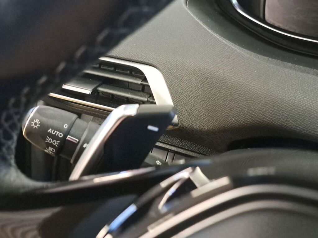 Peugeot 3008 2019 Harmaa