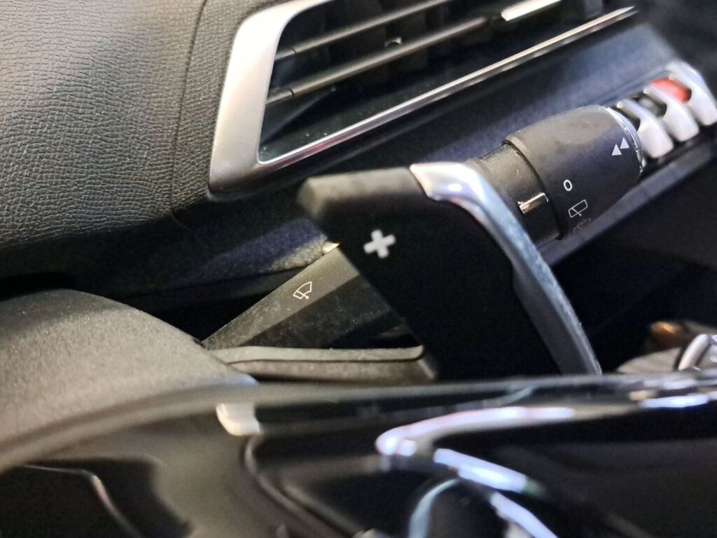 Peugeot 3008 2019 Harmaa