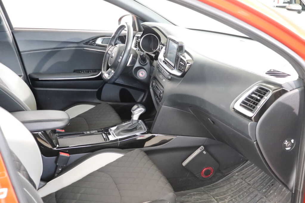 Kia ProCeed 2019 Oranssi