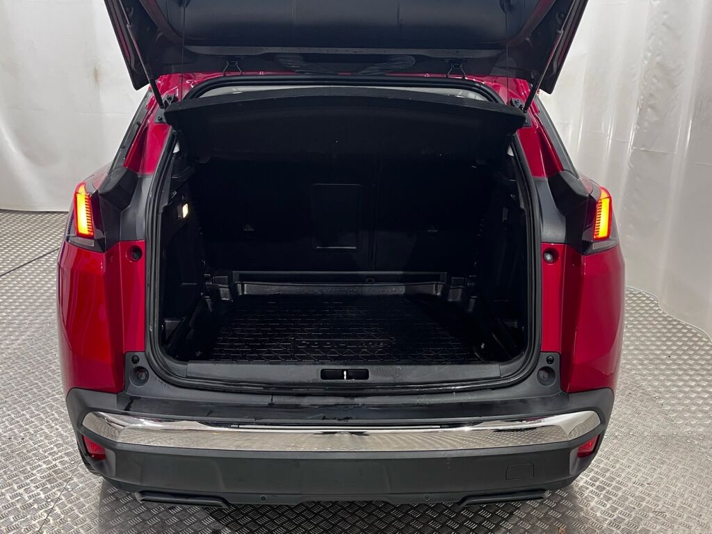 Peugeot 3008 2019 Punainen