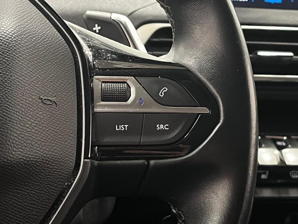 Peugeot 3008 2019 Punainen