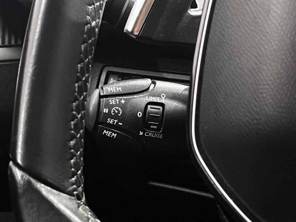 Peugeot 3008 2019 Punainen