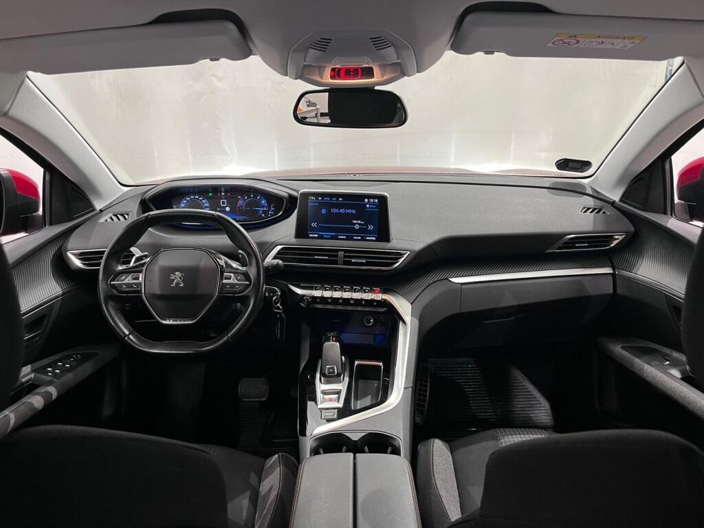 Peugeot 3008 2019 Punainen