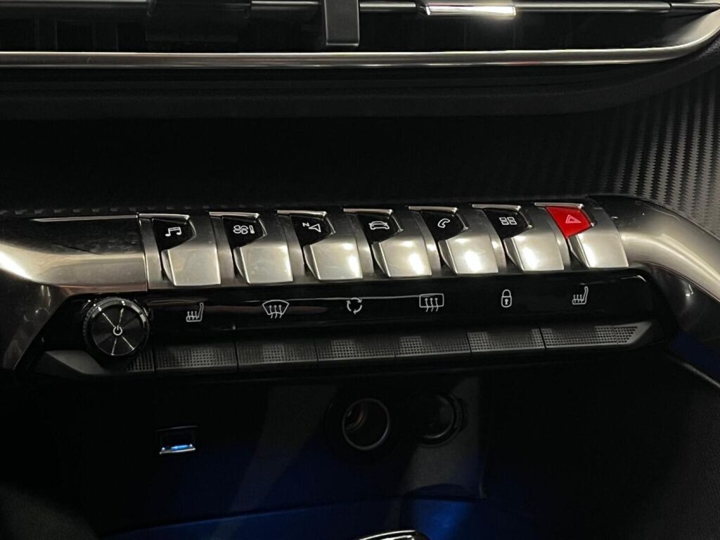 Peugeot 3008 2019 Punainen