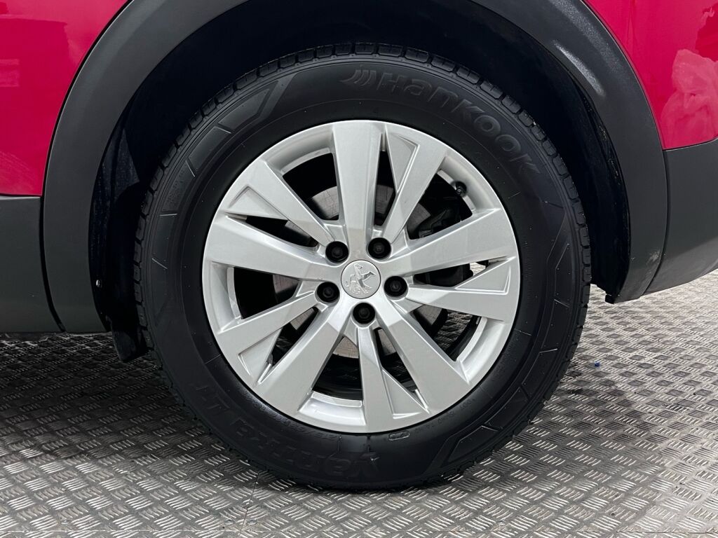 Peugeot 3008 2019 Punainen