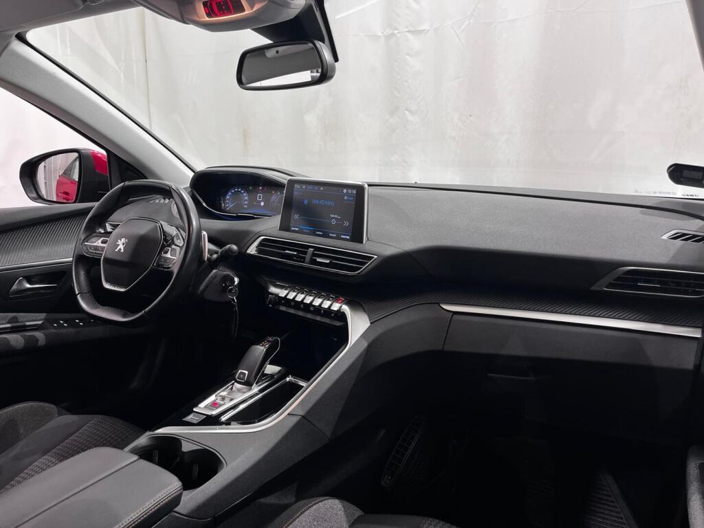 Peugeot 3008 2019 Punainen